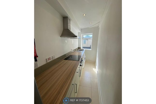 Flat to rent in Wood Street, High Barnet