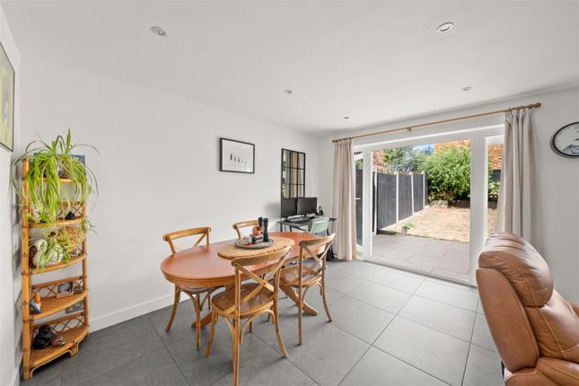 16, Woodhall Close, Uxbridge photo 4