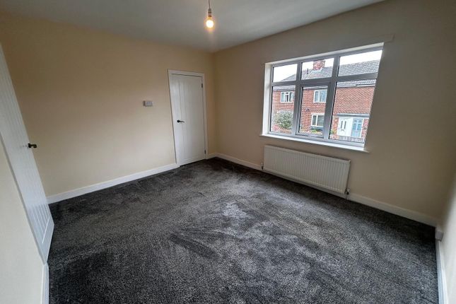 82, Mount Pleasant Avenue, LOUTH photo 5