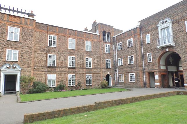 1 bed flat to rent in St. Andrews Square, Surbiton KT6