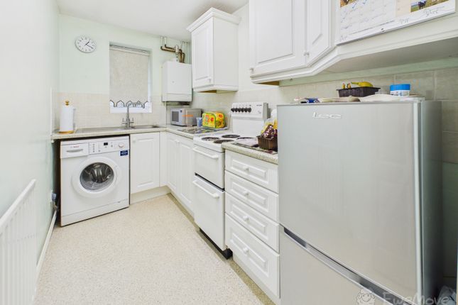 53, WELLINGTON AVENUE, BORDON photo 3