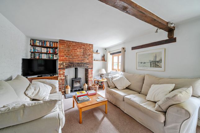 Benhams Cottage,, High Street, Alton photo 4