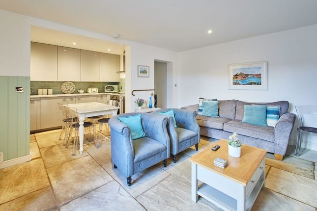 2 bed property for rent in West Cliff YO21