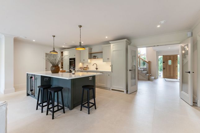 Latham House, Arkell Lane, Farnham photo 4