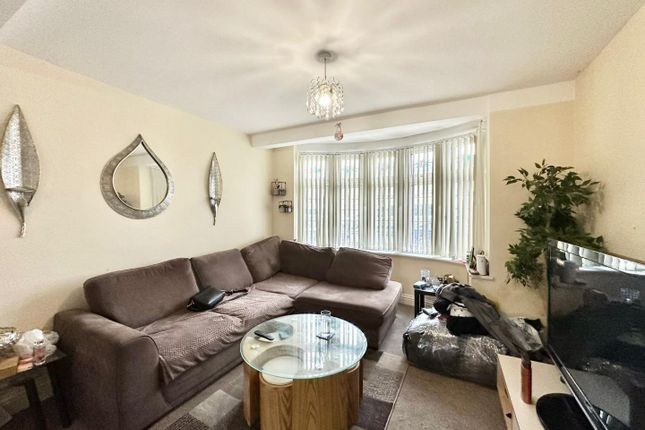 52, Glamis Crescent, Hayes photo 2