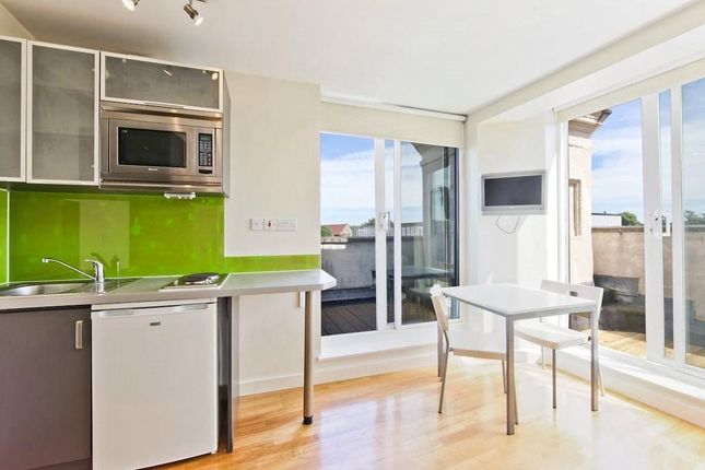 Flat 11, 16, Greenland Street, London photo 4