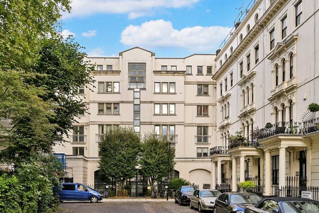 Thumbnail Flat to rent in Kensington Gardens Square, London