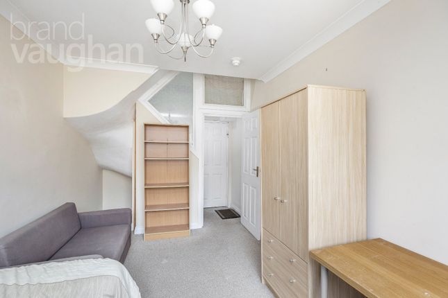 Flat 3, 11, Chesham Place, East Sussex photo 2