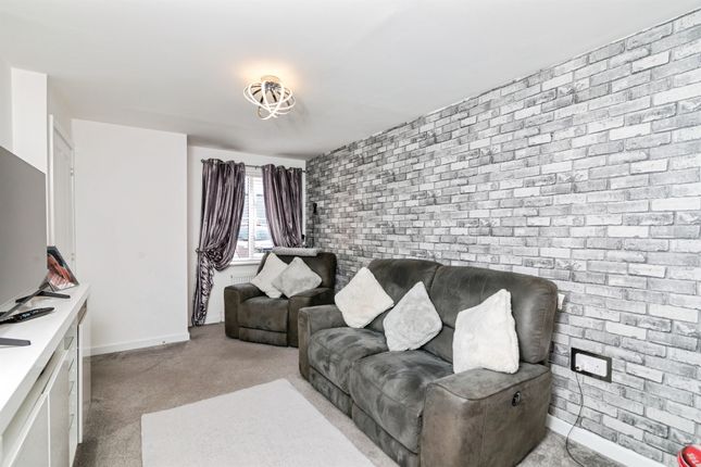 15, Maplesden Close, Lowestoft photo 3