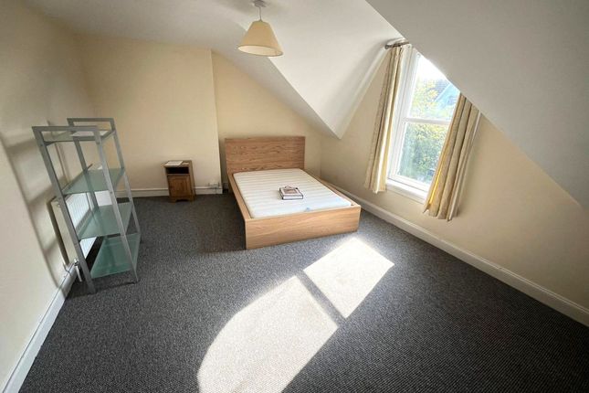 14 Gwydr Crescent, Swansea photo 2