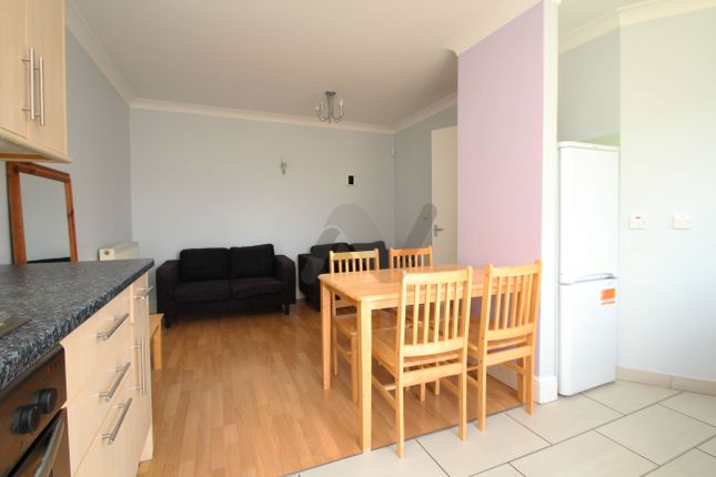 Flat to rent in Sussex Way, London