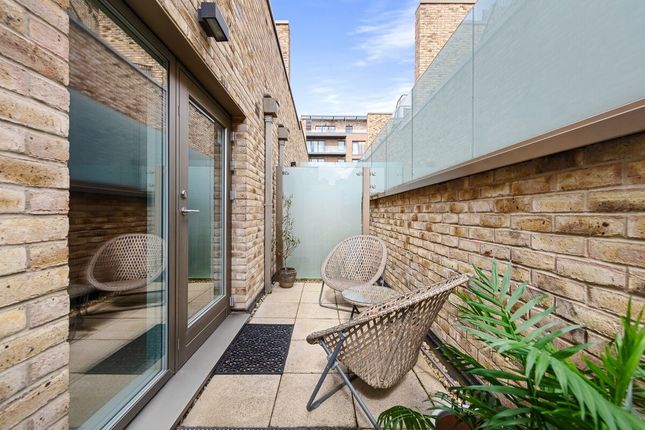 Town house for sale in Handley Drive, London