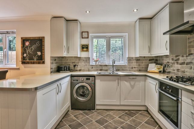 11, Audemer Court, Hampshire photo 4