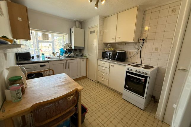 23, Amberden Avenue, London photo 3