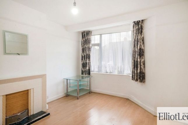 84 Roxeth Green Avenue, Harrow photo 2