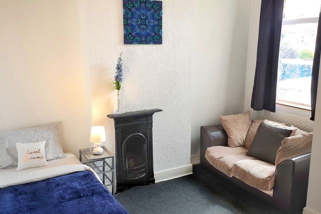 Thumbnail Studio to rent in Walsall Road, Darlaston