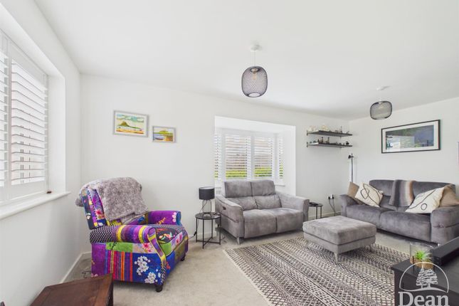 6, Saffron Rise, Lydney photo 3