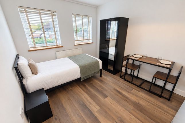 1-bed flat on 59A Kingston Road, Leatherhead, £850/mo