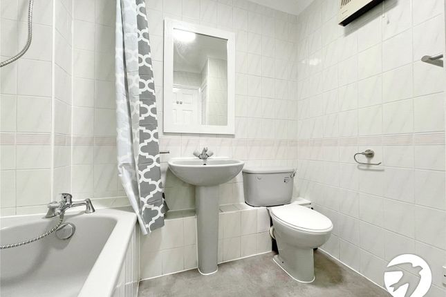 7 Cloisters Court,, Erith Road, Kent photo 4