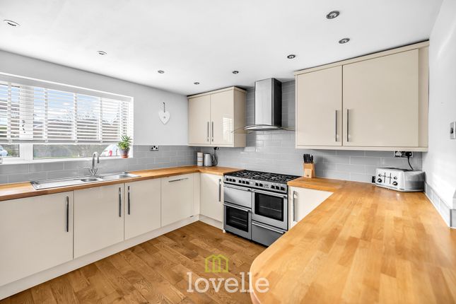 4, Eskham Close, Cleethorpes photo 2