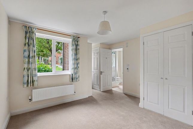 62 Alexandra Walk, Prince Charles Avenue, Dartford photo 2
