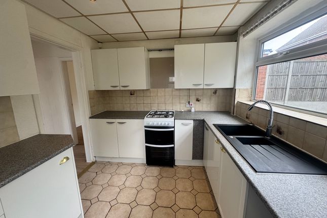 90, Mansfield photo 5