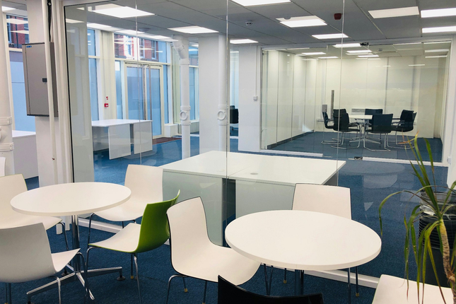 Office to let in Albert Embankment, London