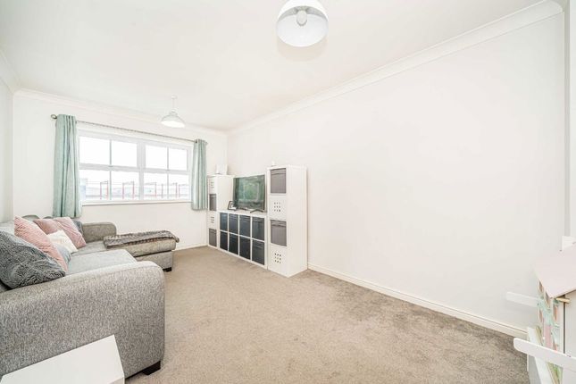 36, International Way, Sunbury-On-Thames photo 2