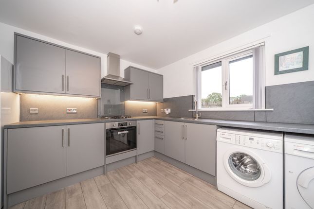 19 Balmoral Gardens, Livingston photo 3