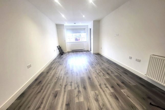 Thumbnail Flat to rent in 1A High Street, Hounslow, Greater London