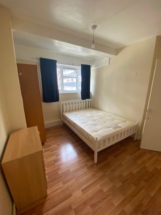 Thumbnail Room to rent in Charles Square Estate, London
