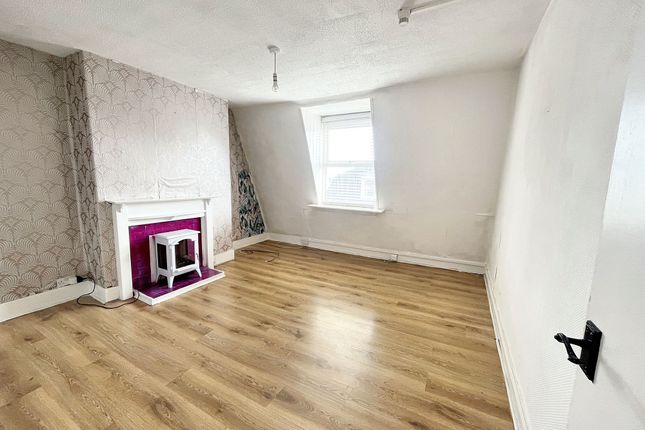 Flat to rent in The Close, Rochester