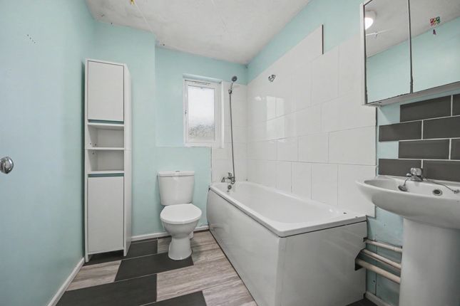 53 Torridge Gardens, Southampton photo 3
