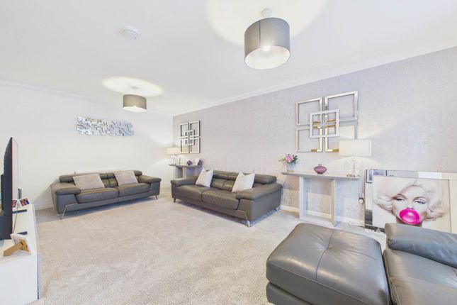 Herbison Crescent, Shotts photo 2