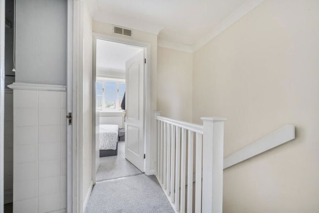 11, Coleridge Close, Reading photo 4