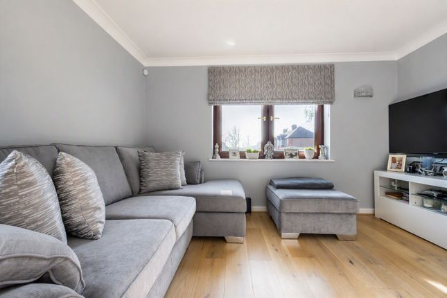 22, Cedar Close, Buckhurst Hill photo 5