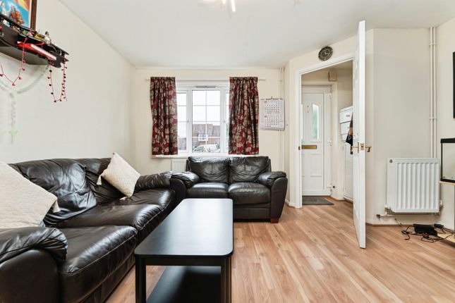 21, Tamarin Gardens, Cherry Hinton photo 2
