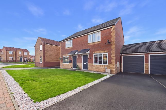 2-bed semi-detached on Oak Tree Way, Knottingley, £180,000
