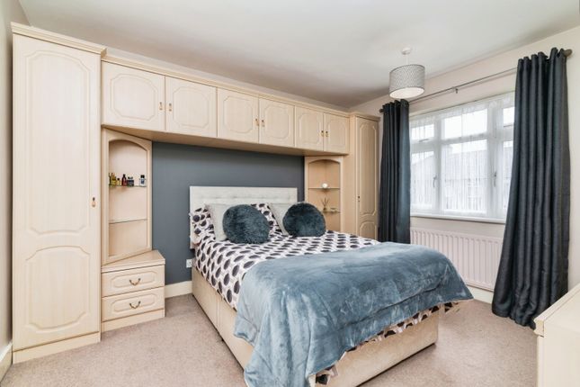 End terrace house for sale in Raynton Road, Enfield