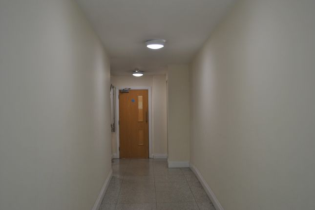 Flat to rent in Nightingale Grove, London