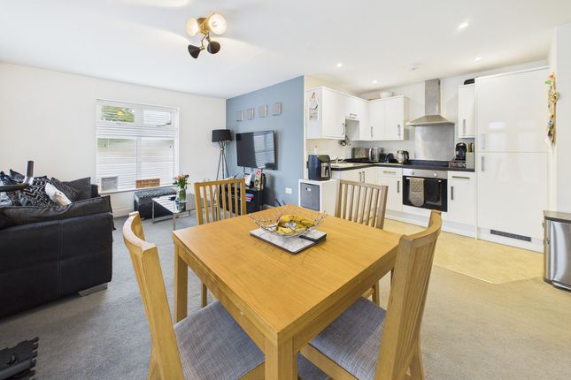 8 Sherpa House, Montgomery Avenue, Hemel Hempstead photo 2