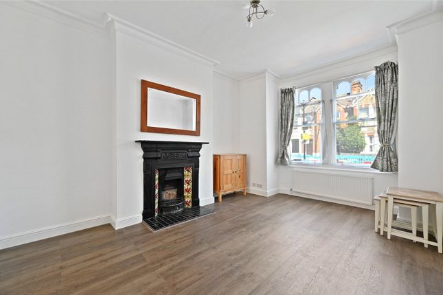 Terraced house to rent in Oaklands Grove, London