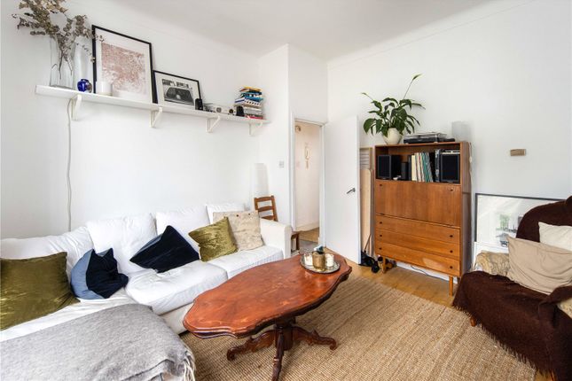 Flat to rent in Graham Road, London