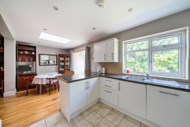 17, Tudor Close, London photo 2