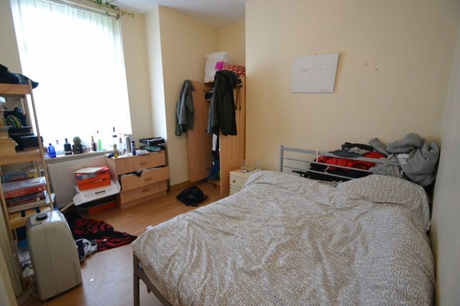 Flat 2 26  Wellington Road, Whalley Range, Manchester photo 4