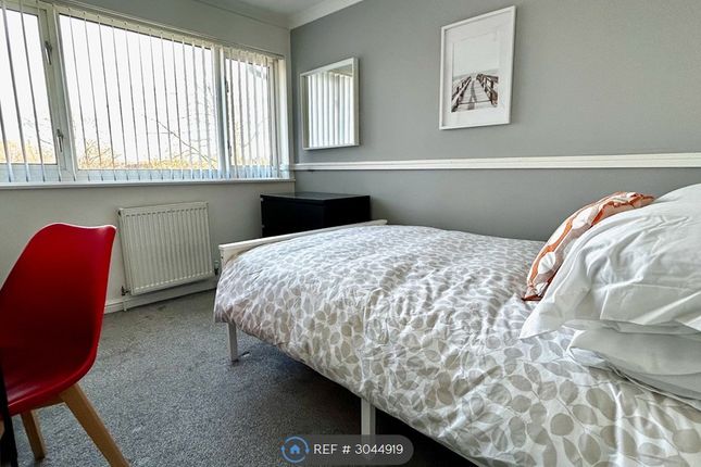 Aintree Road, Crawley photo 2