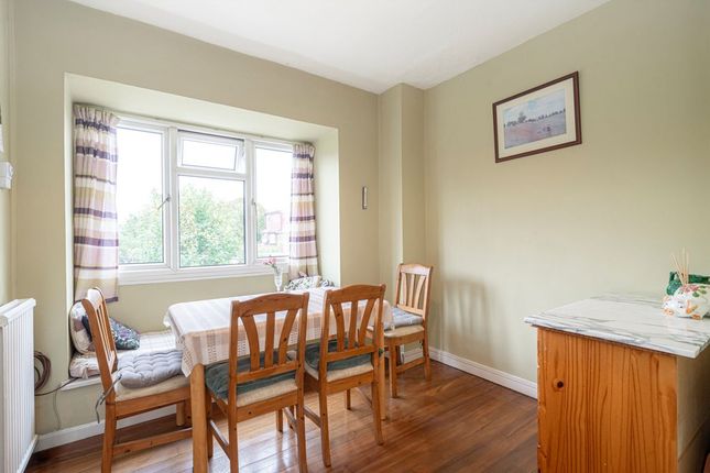 Stratton Close, Hounslow photo 2