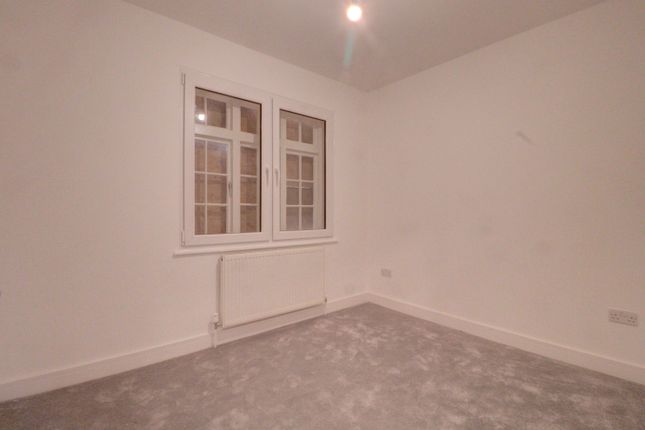 Flat to rent in Easton Street, High Wycombe, Buckinghamshire, JNP