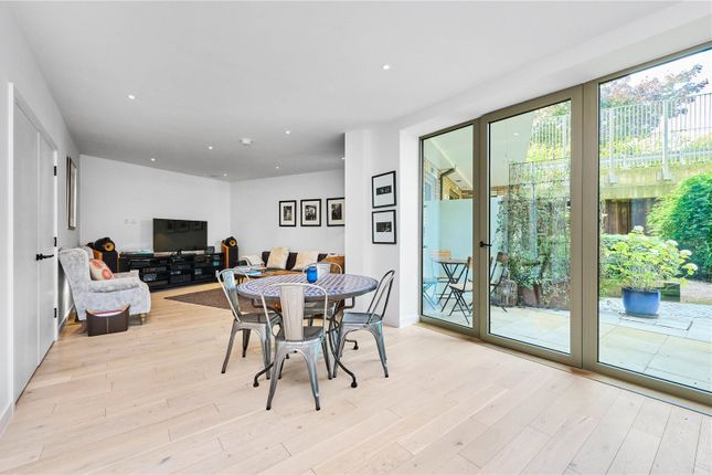 Thumbnail Flat for sale in Balham High Road, London