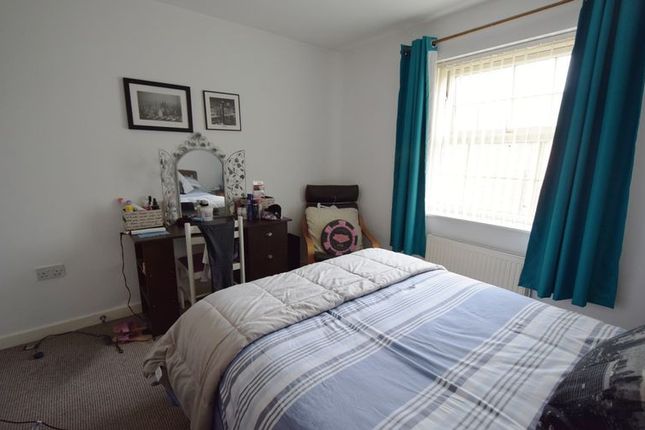 Flat to rent in Barnsbridge Grove, Barnsley